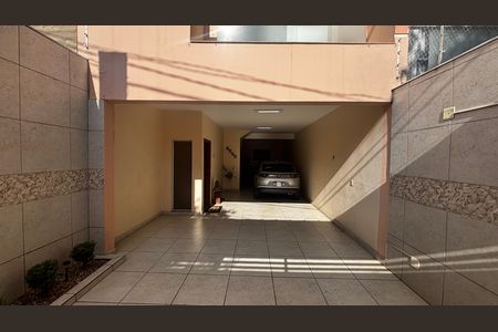 Casa para alugar com 225m², 3 quartos e 4 vagas Casa para alugar com 225m², 3 quartos e 4 vagasGaragem