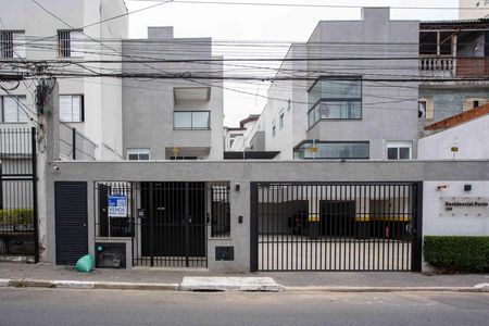 Casa para alugar com 98m², 2 quartos e 2 vagasFachada