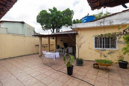 Casa à venda com 299m², 3 quartos e 5 vagas Casa à venda com 299m², 3 quartos e 5 vagasQuintal