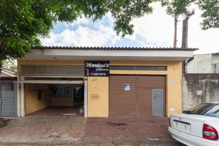 Casa à venda com 299m², 3 quartos e 5 vagas Casa à venda com 299m², 3 quartos e 5 vagasFachada