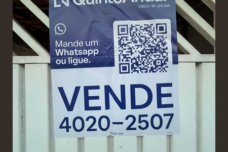 Casa à venda com 140m², 3 quartos e 2 vagas Casa à venda com 140m², 3 quartos e 2 vagasFachada