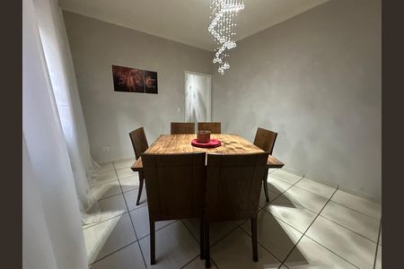 Casa à venda com 140m², 3 quartos e 2 vagas Casa à venda com 140m², 3 quartos e 2 vagasSala de Jantar