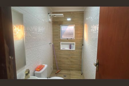 Casa à venda com 140m², 3 quartos e 2 vagas Casa à venda com 140m², 3 quartos e 2 vagasBanheiro 2