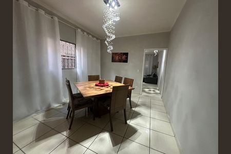 Casa à venda com 140m², 3 quartos e 2 vagas Casa à venda com 140m², 3 quartos e 2 vagasSala de Jantar