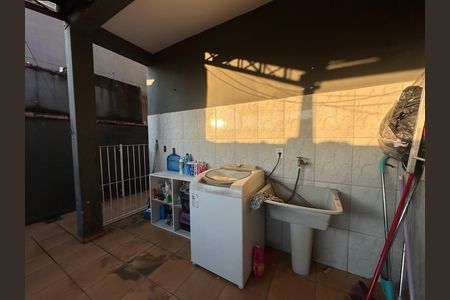 Casa à venda com 140m², 3 quartos e 2 vagas Casa à venda com 140m², 3 quartos e 2 vagasÁrea de Serviço