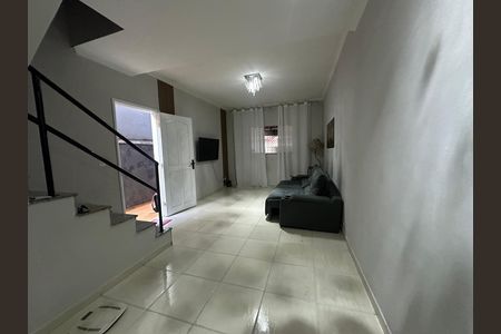 Casa à venda com 140m², 3 quartos e 2 vagas Casa à venda com 140m², 3 quartos e 2 vagasSala