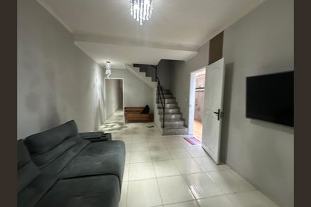 Casa à venda com 140m², 3 quartos e 2 vagas Casa à venda com 140m², 3 quartos e 2 vagasSala