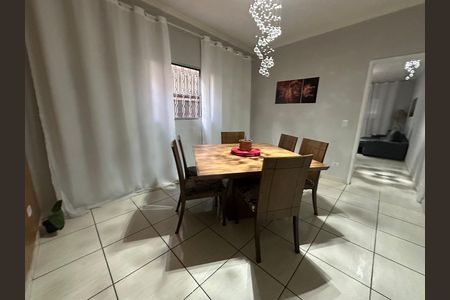Casa à venda com 140m², 3 quartos e 2 vagas Casa à venda com 140m², 3 quartos e 2 vagasSala de Jantar