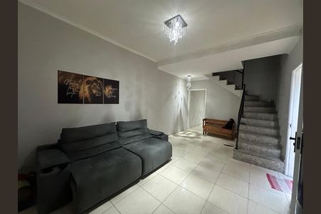 Casa à venda com 140m², 3 quartos e 2 vagas Casa à venda com 140m², 3 quartos e 2 vagasSala