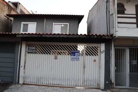 Casa à venda com 140m², 3 quartos e 2 vagas Casa à venda com 140m², 3 quartos e 2 vagasFachada