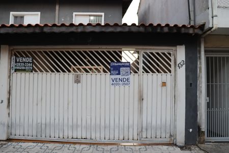 Casa à venda com 140m², 3 quartos e 2 vagas Casa à venda com 140m², 3 quartos e 2 vagasFachada