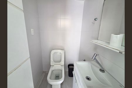 Casa de condomínio para alugar com 84m², 3 quartos e 1 vaga Casa de condomínio para alugar com 84m², 3 quartos e 1 vagaBanheiro de serviço