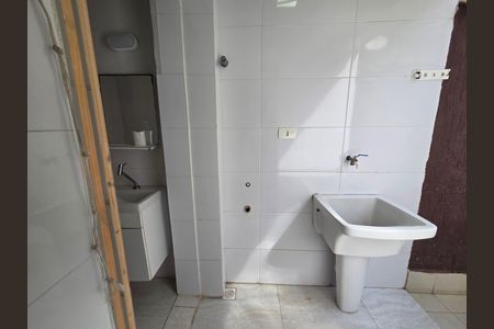 Casa de condomínio para alugar com 84m², 3 quartos e 1 vaga Casa de condomínio para alugar com 84m², 3 quartos e 1 vagaBanheiro de serviço