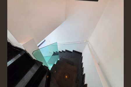 Casa de condomínio para alugar com 84m², 3 quartos e 1 vaga Casa de condomínio para alugar com 84m², 3 quartos e 1 vagaEscada