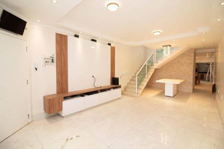 Sala de casa para alugar com 3 quartos, 186m² em Jardim Vila Galvao, Guarulhos