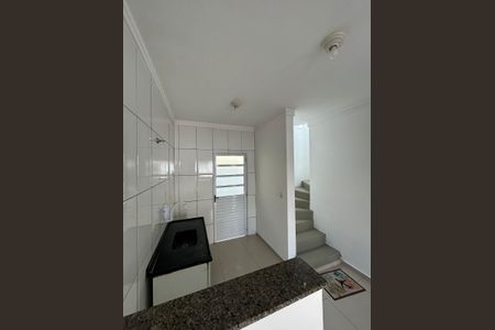 Cozinha de casa de condomínio para alugar com 2 quartos, 56m² em Caguaçu, Sorocaba