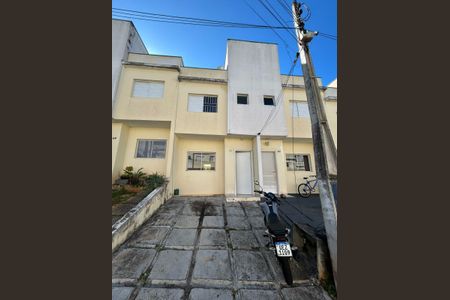 Fachada de casa de condomínio para alugar com 2 quartos, 56m² em Caguaçu, Sorocaba