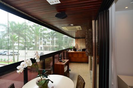 Apartamento para alugar com 186m², 4 quartos e 2 vagas Apartamento para alugar com 186m², 4 quartos e 2 vagasVaranda