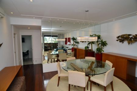 Apartamento para alugar com 186m², 4 quartos e 2 vagas Apartamento para alugar com 186m², 4 quartos e 2 vagasSala
