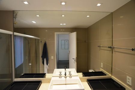 Apartamento para alugar com 186m², 4 quartos e 2 vagas Apartamento para alugar com 186m², 4 quartos e 2 vagasBanheiro Suíte