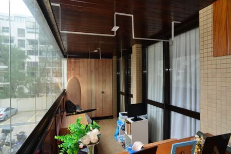 Apartamento para alugar com 186m², 4 quartos e 2 vagas Apartamento para alugar com 186m², 4 quartos e 2 vagasVaranda