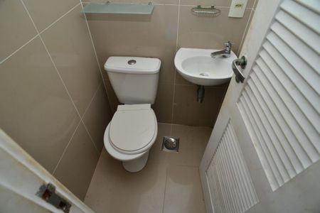 Apartamento para alugar com 186m², 4 quartos e 2 vagas Apartamento para alugar com 186m², 4 quartos e 2 vagasBanheiro de Serviço