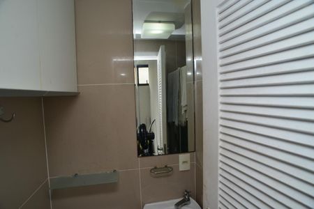 Apartamento para alugar com 186m², 4 quartos e 2 vagas Apartamento para alugar com 186m², 4 quartos e 2 vagasBanheiro de Serviço