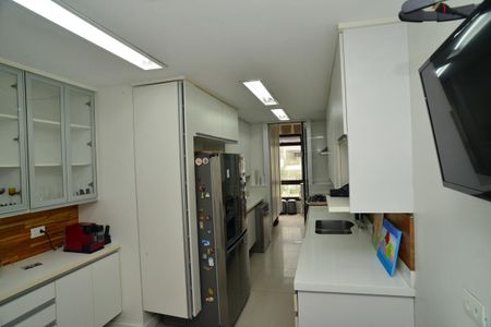 Apartamento para alugar com 186m², 4 quartos e 2 vagas Apartamento para alugar com 186m², 4 quartos e 2 vagasCozinha