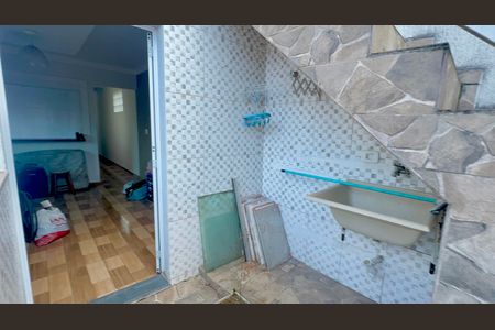 Casa para alugar com 75m², 2 quartos e 1 vagaÁrea de Serviço