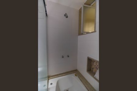 Apartamento à venda com 100m², 2 quartos e 1 vaga Apartamento à venda com 100m², 2 quartos e 1 vagaBanheiro da Suíte