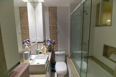 Apartamento à venda com 100m², 2 quartos e 1 vaga Apartamento à venda com 100m², 2 quartos e 1 vagaBanheiro da Suíte