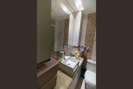 Apartamento à venda com 100m², 2 quartos e 1 vaga Apartamento à venda com 100m², 2 quartos e 1 vagaBanheiro da Suíte