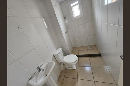 Banheiro de apartamento para alugar com 1 quarto, 41m² em Restinga, Porto Alegre