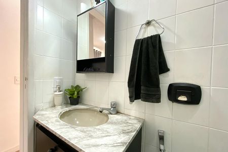 Apartamento à venda com 74m², 3 quartos e 1 vaga Apartamento à venda com 74m², 3 quartos e 1 vagaBanheiro