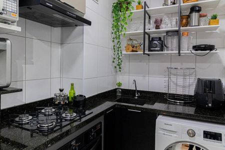 Cozinha de apartamento para alugar com 1 quarto, 34m² em Vila Pierina, São Paulo