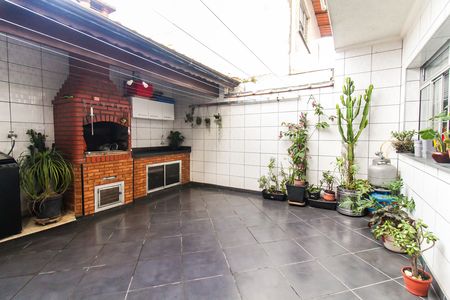 Casa à venda com 220m², 5 quartos e 2 vagas Casa à venda com 220m², 5 quartos e 2 vagasQuintal e Área Gourmet