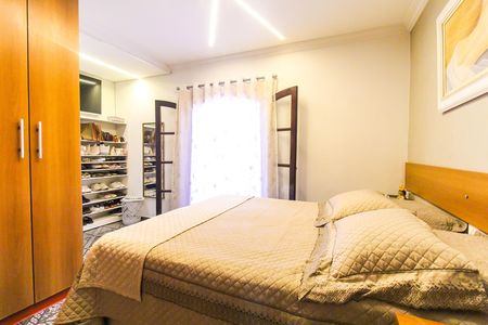 Casa à venda com 220m², 5 quartos e 2 vagas Casa à venda com 220m², 5 quartos e 2 vagasSuíte