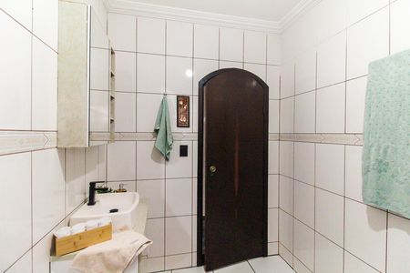 Casa à venda com 220m², 5 quartos e 2 vagas Casa à venda com 220m², 5 quartos e 2 vagasBanheiro 2