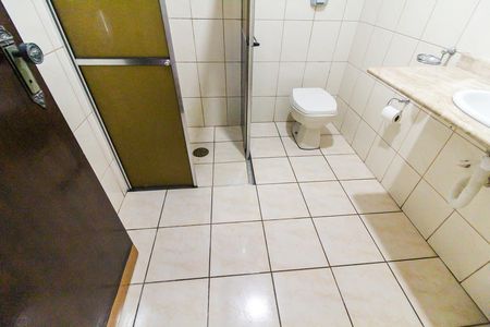 Casa à venda com 220m², 5 quartos e 2 vagas Casa à venda com 220m², 5 quartos e 2 vagasBanheiro 3