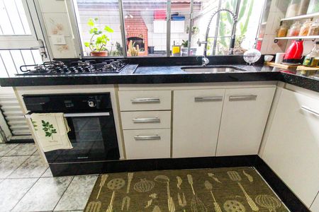 Casa à venda com 220m², 5 quartos e 2 vagas Casa à venda com 220m², 5 quartos e 2 vagasCozinha
