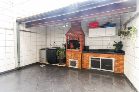 Casa à venda com 220m², 5 quartos e 2 vagas Casa à venda com 220m², 5 quartos e 2 vagasQuintal e Área Gourmet