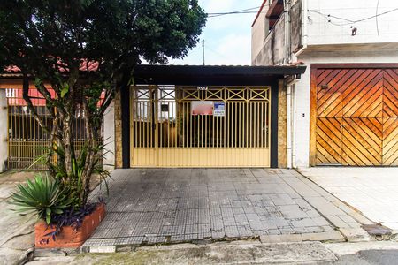 Casa à venda com 220m², 5 quartos e 2 vagas Casa à venda com 220m², 5 quartos e 2 vagasFachada + Placa