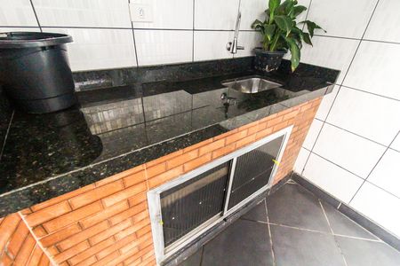 Casa à venda com 220m², 5 quartos e 2 vagas Casa à venda com 220m², 5 quartos e 2 vagasQuintal e Área Gourmet