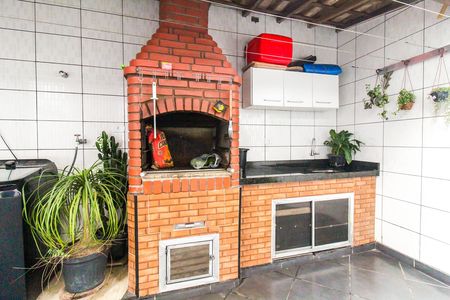 Casa à venda com 220m², 5 quartos e 2 vagas Casa à venda com 220m², 5 quartos e 2 vagasQuintal e Área Gourmet