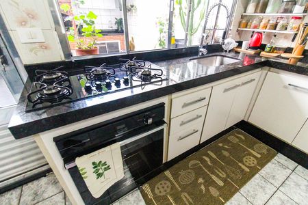 Casa à venda com 220m², 5 quartos e 2 vagas Casa à venda com 220m², 5 quartos e 2 vagasCozinha