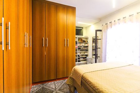 Casa à venda com 220m², 5 quartos e 2 vagas Casa à venda com 220m², 5 quartos e 2 vagasSuíte
