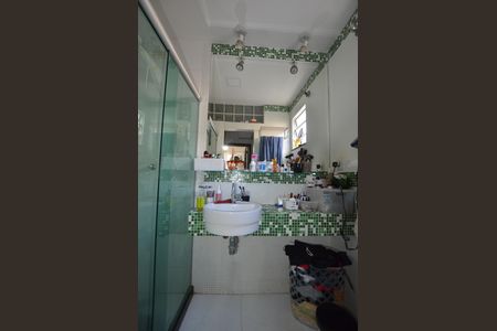 Casa à venda com 272m², 3 quartos e 2 vagasBanheiro da Suíte