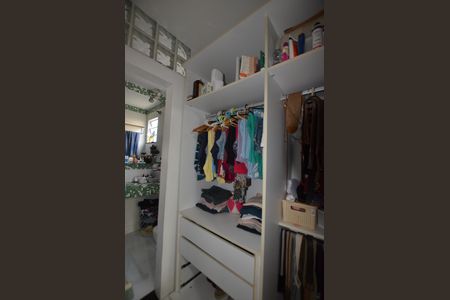 Casa à venda com 272m², 3 quartos e 2 vagasCloset