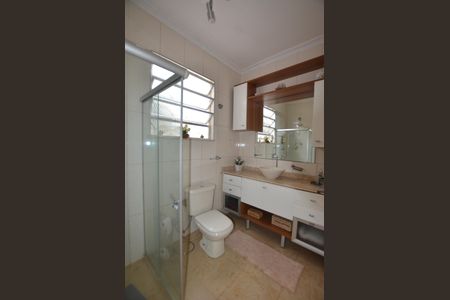 Casa à venda com 272m², 3 quartos e 2 vagasBanheiro Social