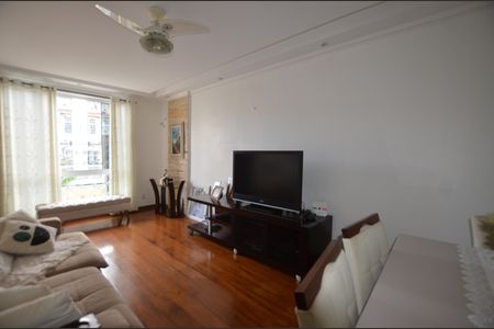 Casa à venda com 272m², 3 quartos e 2 vagasSala